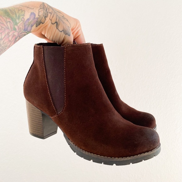 Clarks Shoes - Clarks brown suede bootie